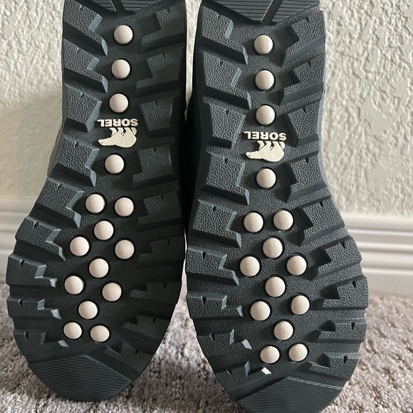 Sorel boots - Picture 3 of 7